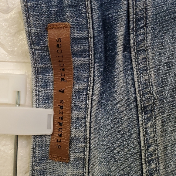 Light Wash Standards + Practices Raw Hem Wide Legged Crop Spring Denim Jeans - Picture 9 of 11